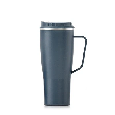 Tumbler dengan pemegang dan jerami